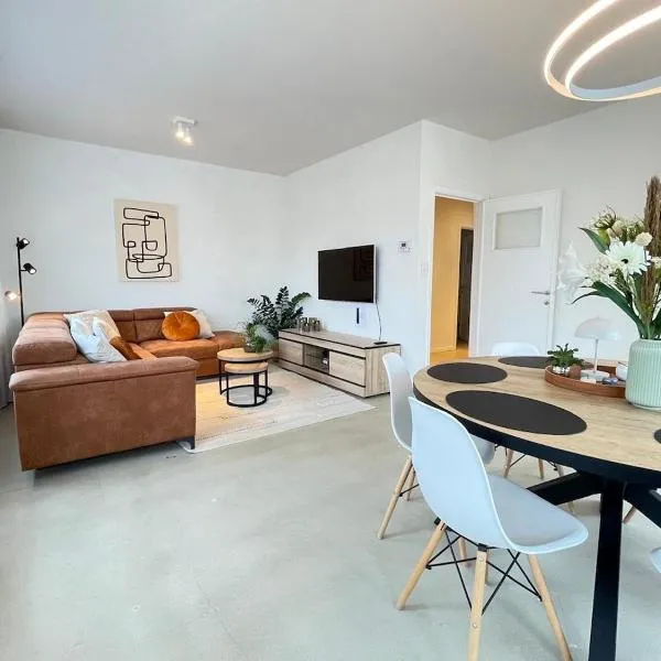 Kariss II - Penthouse 300 meters from the sea, hotel in Koksijde