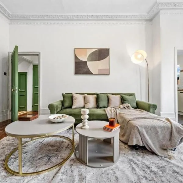 1BR Sleeps 4 In The Iconic Kensington & 4 Mins To Station, hotel in Londen
