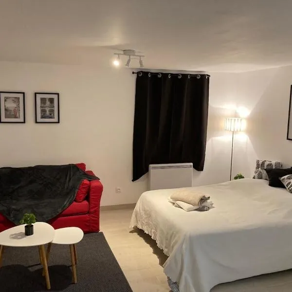 Apartment avec cours, hotel en Bonny-sur-Loire