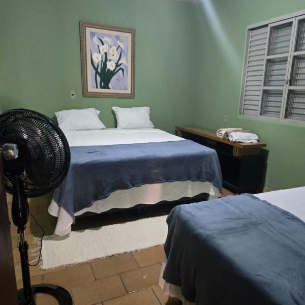 Casa ampla, confortável próx ao lago JK no centro