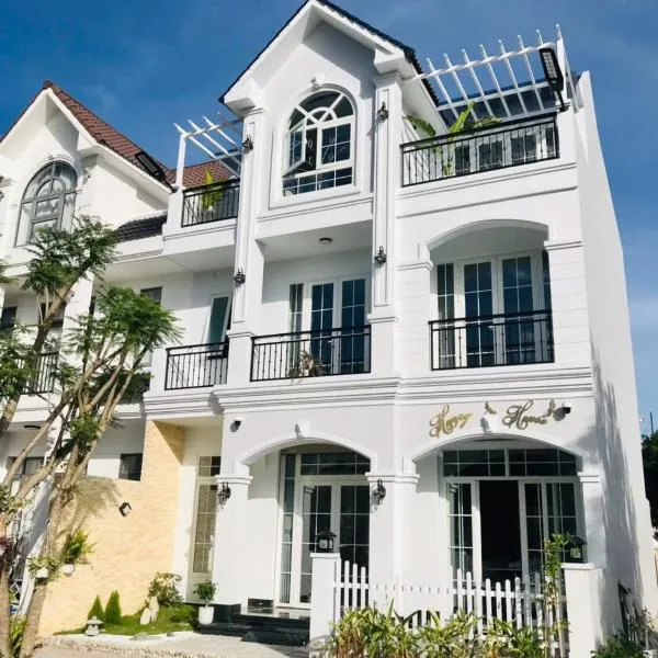 Happy House, hotel i Cam Lâm