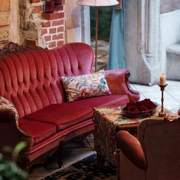 Hotel Zameczek, hotel em Książ Wielki