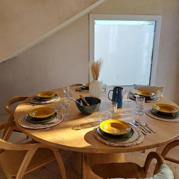 Villa Face a l'océan- Havre de paix & grand confort avec piscine à TOUBAB DIALAW, מלון בRufisque