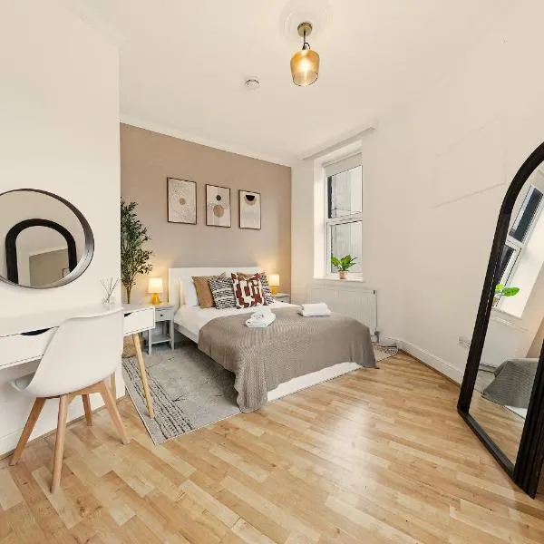 Stylish, Modern & Spacious 3 Bed Apartment in King's Cross - The York Suite, Hotel in London