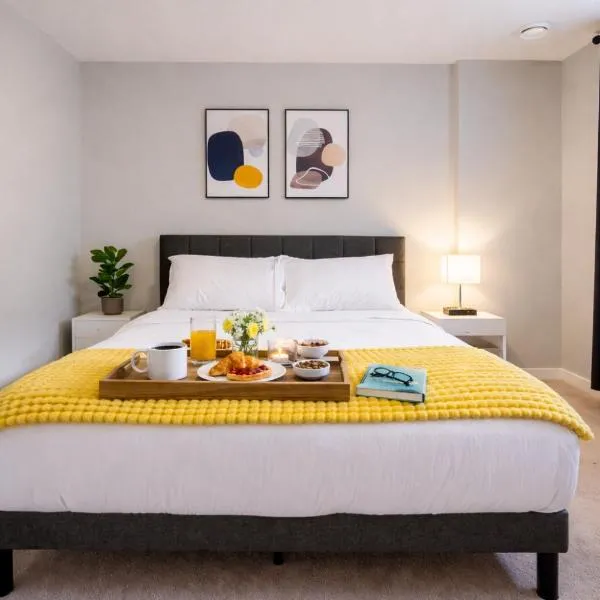 Modern 1BR Suite Sleeps 3-4 in Near YYC Calgary Airport, viešbutis Kalgaryje