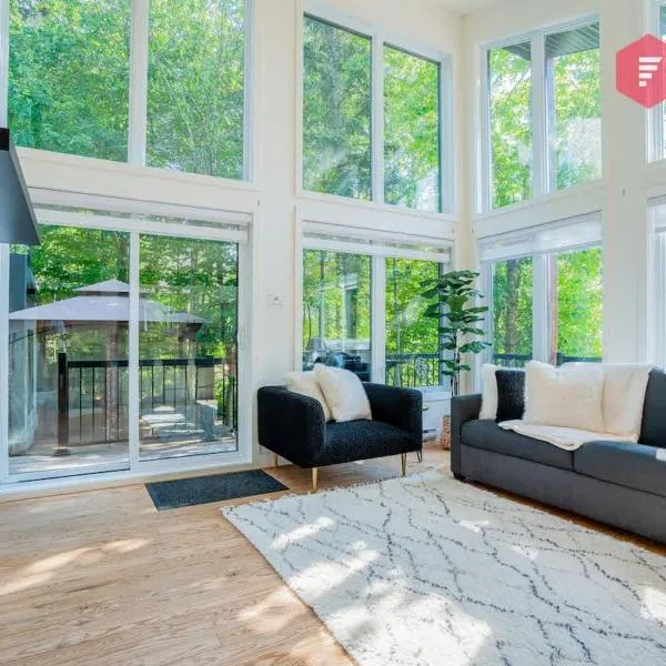 Casa Ibéricos in Portneuf / SPA Pool Sauna Trails, hótel í Pont-Rouge