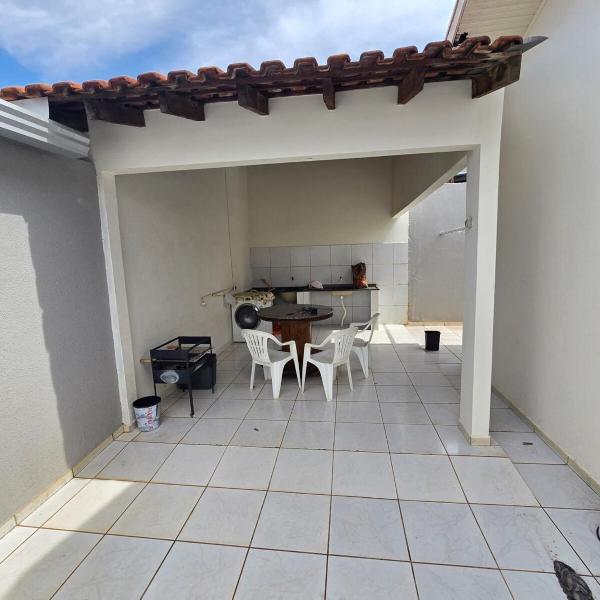 Casa ampla mobiliada com estacionamento para até 5 veículos - Foto 4