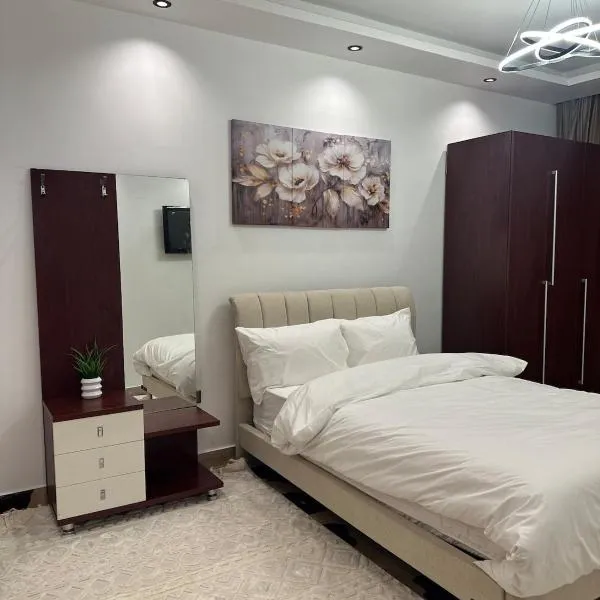 Fully furnished Master bedroom in Cairo within luxury hotel apartment, hotel in Cairo