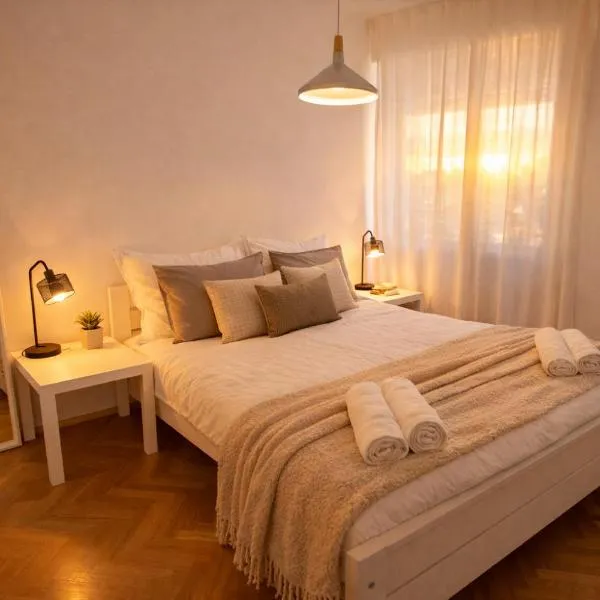 StayLux Balcony Free Parking City Center Apartment in Ohrid Near Lake, hotel em Ohrid
