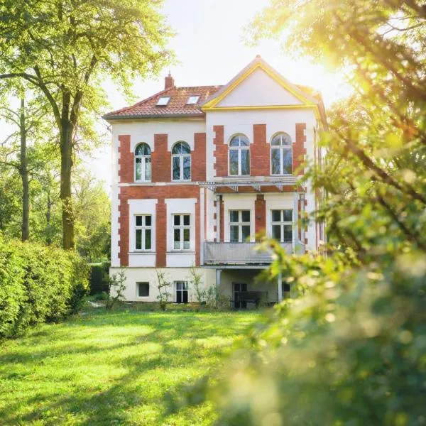 Villa Falkensee Berlin West Design Boutique Messe Apartment, hôtel à Falkensee