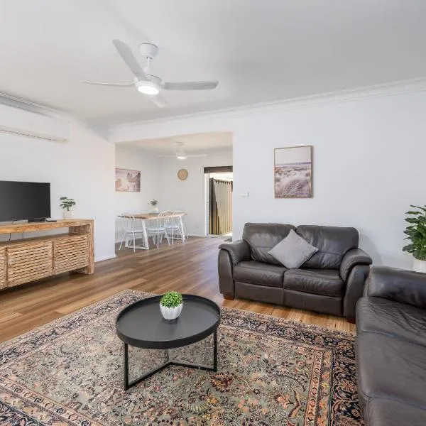 3Bed 2Bath home - Nth Central Reno metres from Hosp w Wifi, hotel di Shepparton