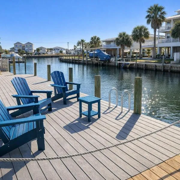 Waterfront Home, Short Walk to Beach, Deck/Balcony, hotel in Navarre