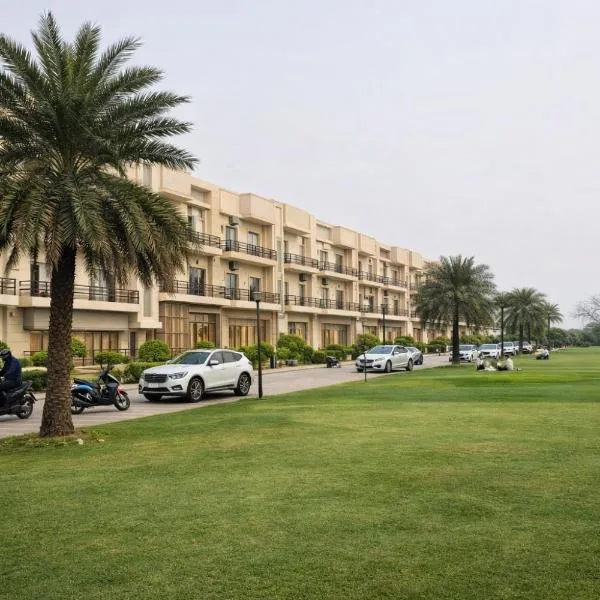 Onyx Suite Luxury Apartment # Lift # Garden # Ac rooms # Private Parking # Near Prem Mandir # Located Inside- Omaxe Eternity Vrindavan #, hotelli kohteessa Vrindavan