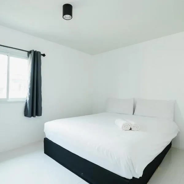 XX SleepPOP Sukhumvit 42 - BTS Ekkamai Station - Bangkok โรงแรมในพระโขนง