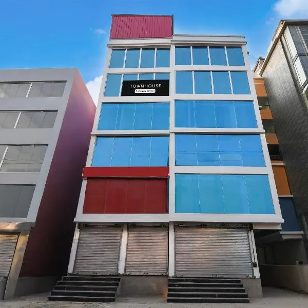 Super Townhouse Madhyamgram Chowmatha Bus Terminal Kolkata Formerly Star Guest House, hótel í Madhyamgram