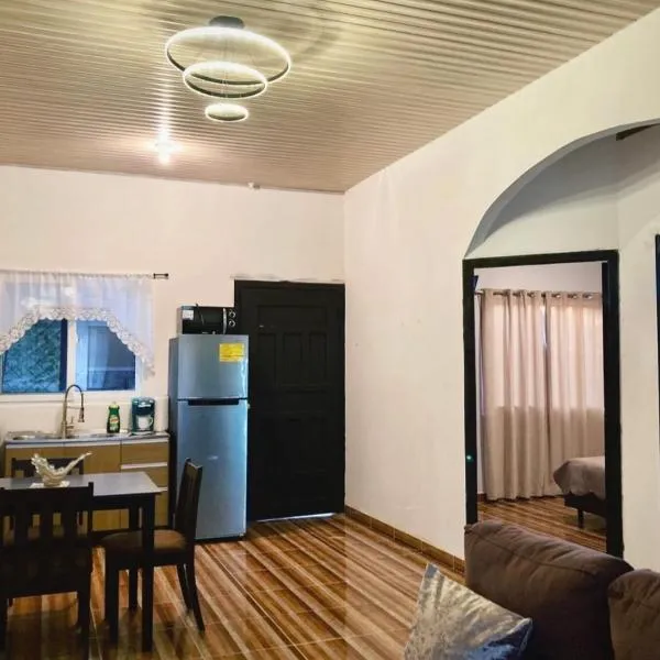 Joy & peace house, hôtel à Tela