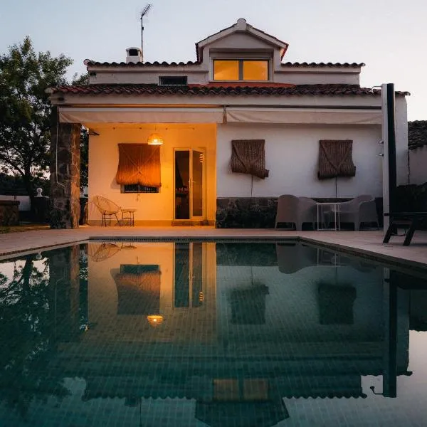 Wishome- Finca Venta Viñas con piscina privada, en la falda de Gredos、Mejoradaのホテル