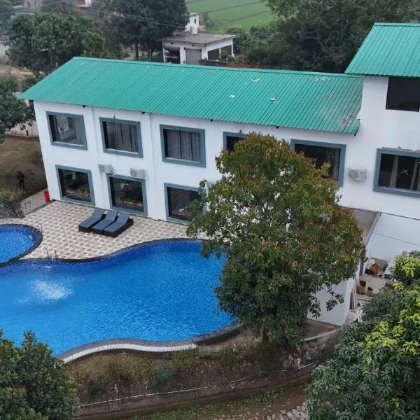 Wonderwood Corbett Resort -1min walk to River with Deep Jungle Trail, Hotel in Rāmnagar