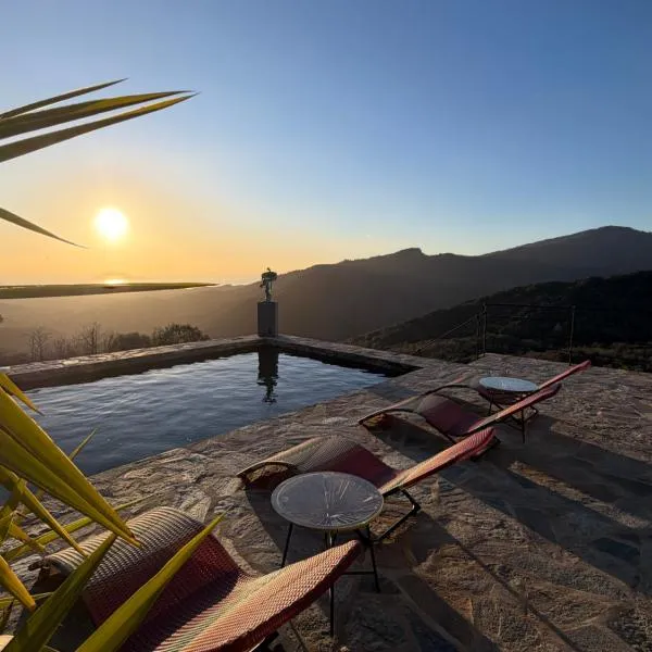 Domaine Colonna-Santini Gîte avec Piscine & Spa, Vue Mer et Montagnes، فندق في Porri