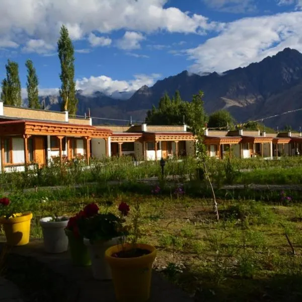 The Walnut Inn Resort, hotel em Hundar
