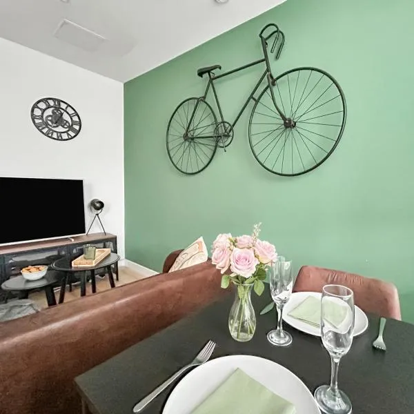Duplex, Studio Le Cycle, clair, calme, parfait à 2, hotel en Marly