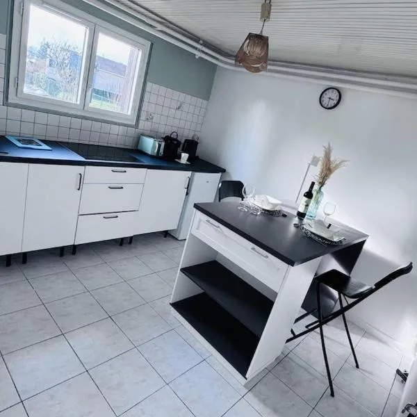 Logement - maison d'hôtes Communay, hotel en Communay