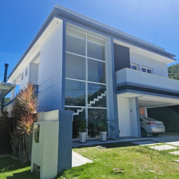 Casa de praia e piscina