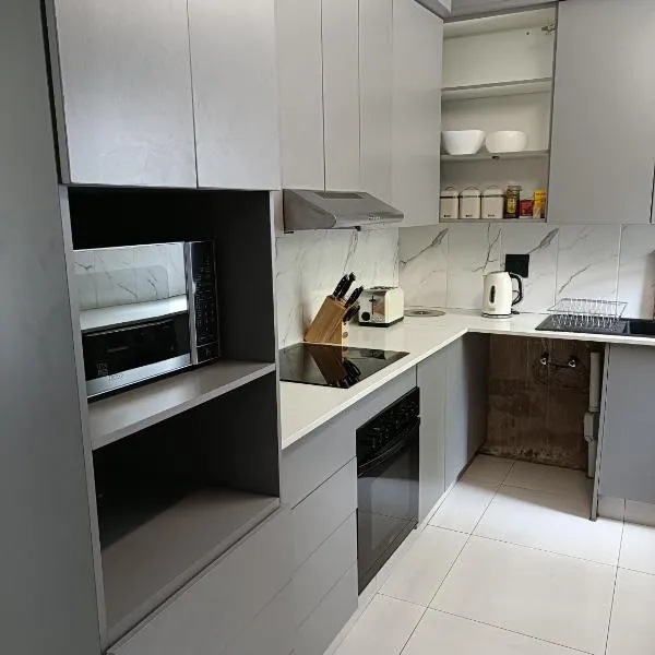 Beautiful apartment behind Illanga Mall, hotell i Mataffin