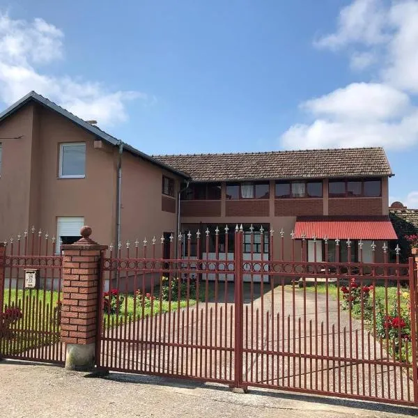 Village of Gibarac sleep and go, hotel en Gibarac