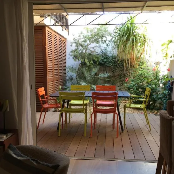 Un patio à Porquerolles โรงแรมในปอร์เกรอล