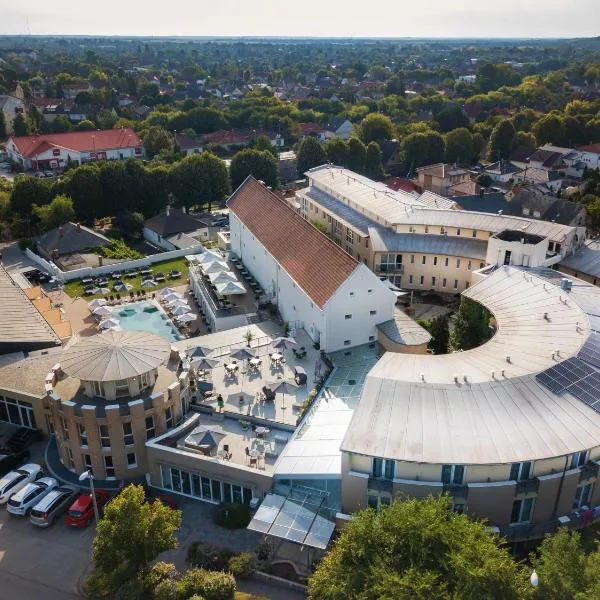 CE Plaza Hotel, хотел в Шиофок