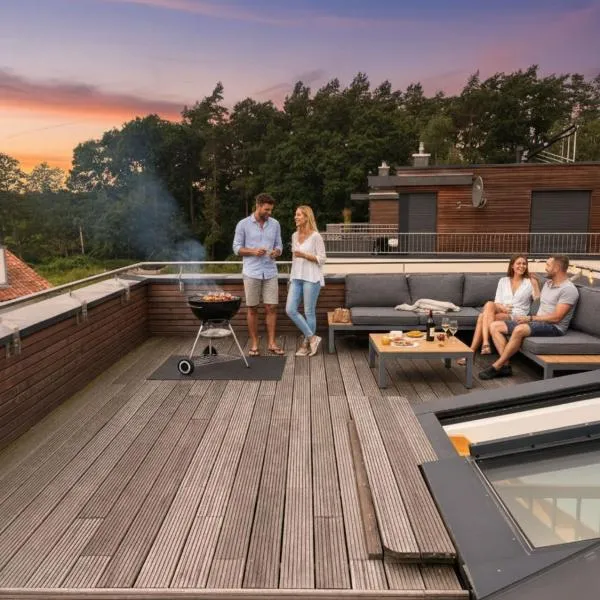 Exklusives Ferienhaus mit Sauna und Panorama Dachterrasse, traumhafter Ausblick garantiert, hotel en Krakow am See