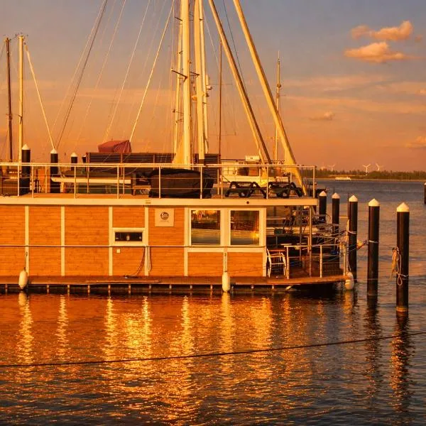 ÖKO Budget Hausboot Retreat Mondschein, hotel i Stralsund