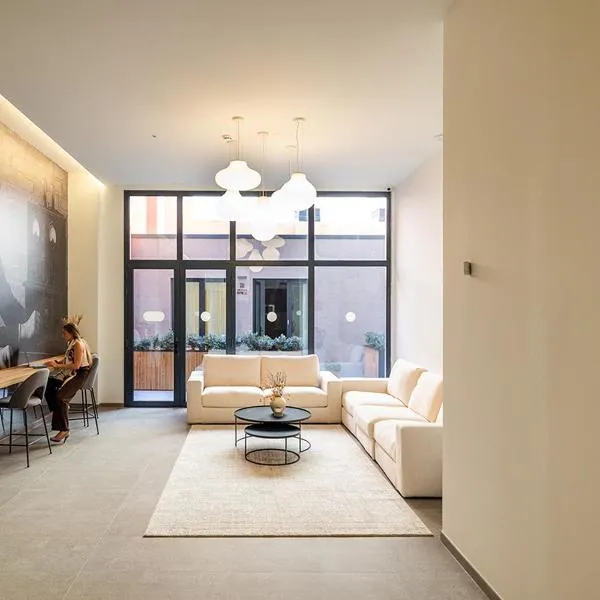 Brabo Apartments, hotel in Hospitalet de Llobregat