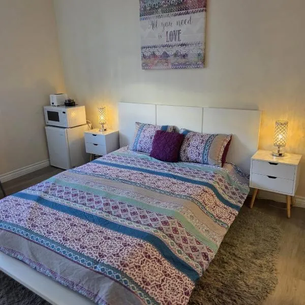 Resort Like Stay at a Cozy Relaxing Private Room Near UCI, готель у місті Ірвайн