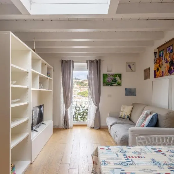 La Finestra sul Mare - Lerici Bright Sea view Apartment on Two floors in Lerici, 4 Guests, hotel in Lerici