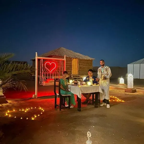 Merzouga Desert Night Luxury Camp Tours & Cozy Rooms: Rissani şehrinde bir otel