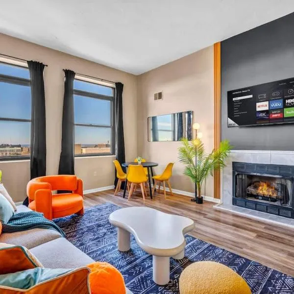 Colorful 2Bed Apt Heart of Downtown Lake Views, hotel a Cleveland