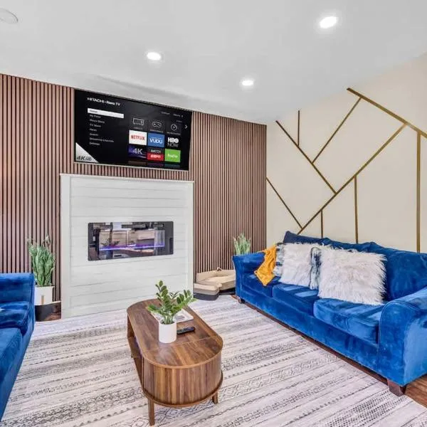 BIG 4BR House 7 Mins to Downtown with Foosball and Games: Cleveland şehrinde bir otel