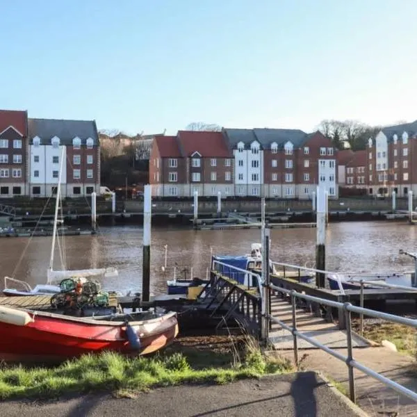 Majestic, modern & spacious harbour-view apartment with parking, hotel a Whitby