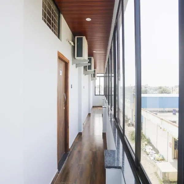 Hotel O by OYO RAHUL SERVICE APPARTMENT 2: Māharjhari şehrinde bir otel