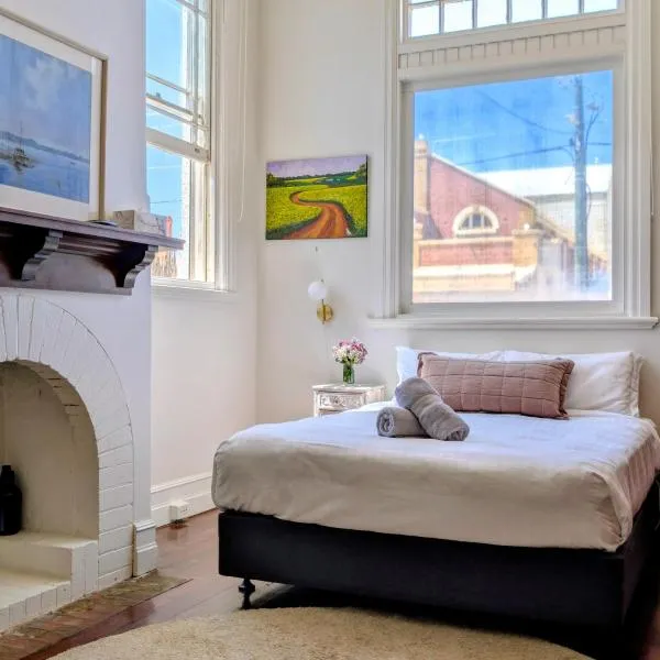 The Merredin Treasury, Art Deco heritage 2 bedroom suite in Merredin CBD, hotel v destinácii Merredin