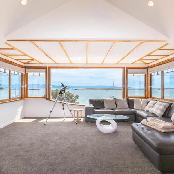 Nelson Harbour Light Waterfront Apartment, hotel en Nelson