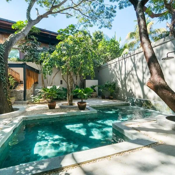 Welcome to Paradise - Luxurious Studio Oasis "Artemisa" with Pool and Lush Tropical Gardens, hotel en Sayulita