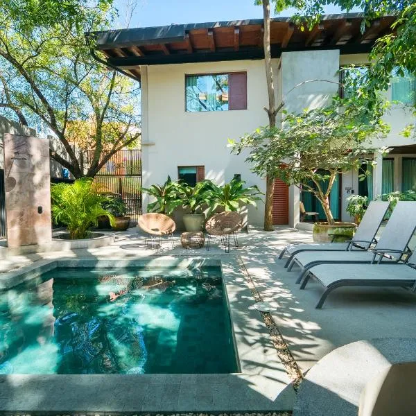 Welcome to Paradise - Luxurious Studio Oasis "Urania" with Pool and Lush Tropical Gardens, Hotel in Sayulita