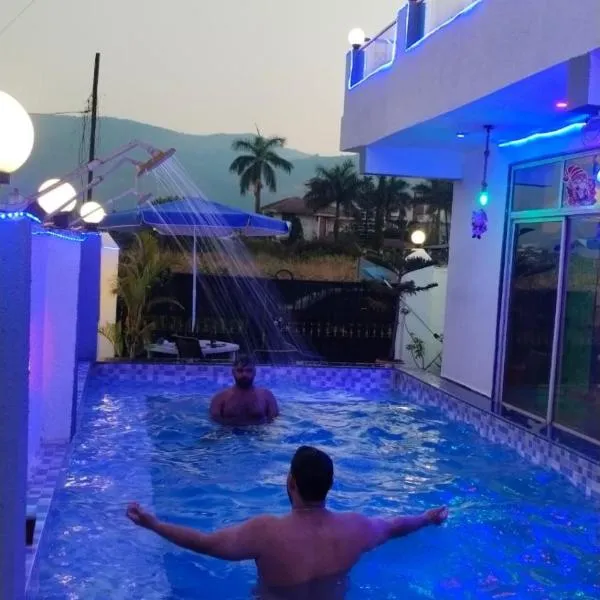 Golden Bird Luxurious 3 bhk Villa, khách sạn ở Malavli