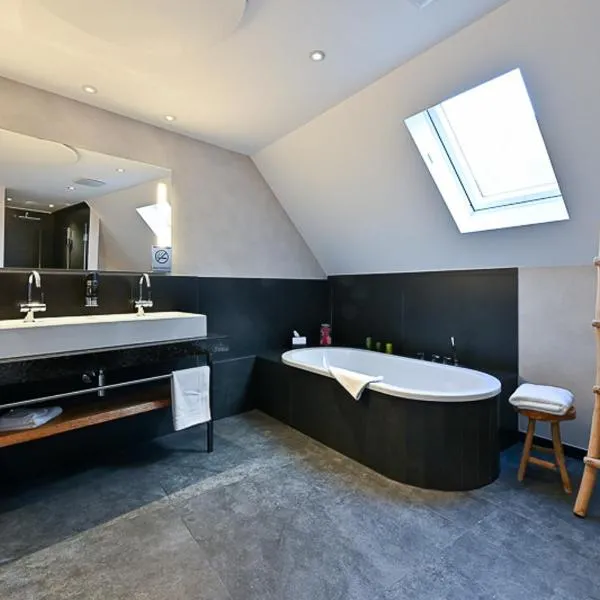 Höll am Main、リュッセルスハイムのホテル