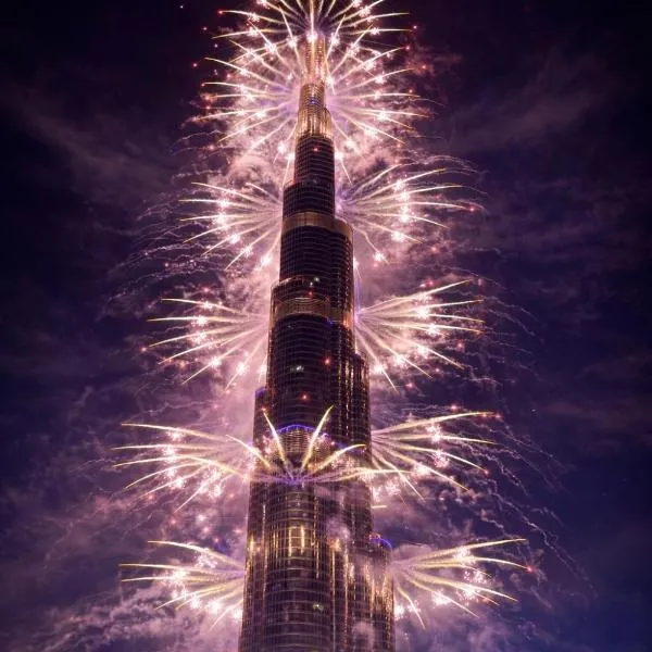 Private Room in Luxury Burj Vista Apartment Dubai with Burj Khalifa View Near Dubai Mall, Hotel in Dubai