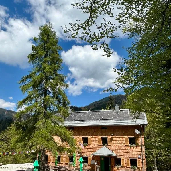 Mountain hut Dom pod Storžičem, хотел в Тръжич