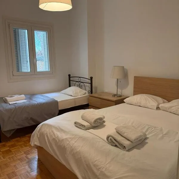 Spacious Two Bedroom Apartment, Walking distance to Neos K Metro, hotel u Atini